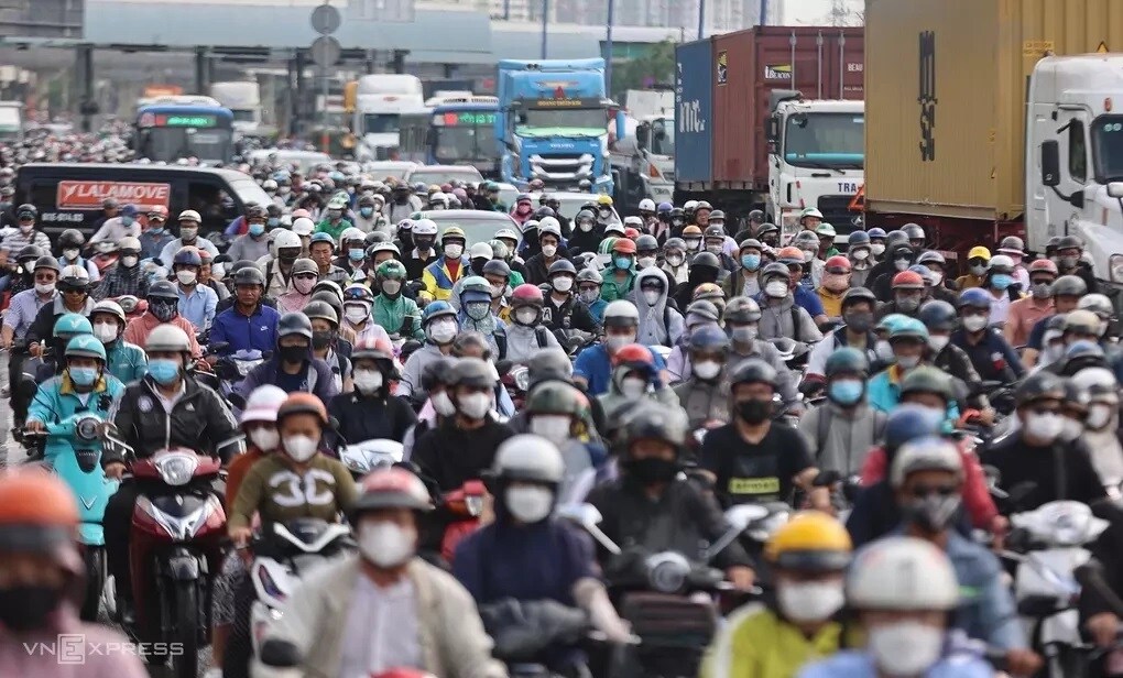 Chuyên gia: Lộ trình hạn chế xe xăng dầu ở TP HCM khó khả thi