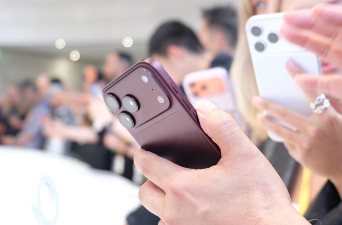 'Hơn 300 tỷ đồng đặt cọc dù iPhone 18 Pro không đột phá'
