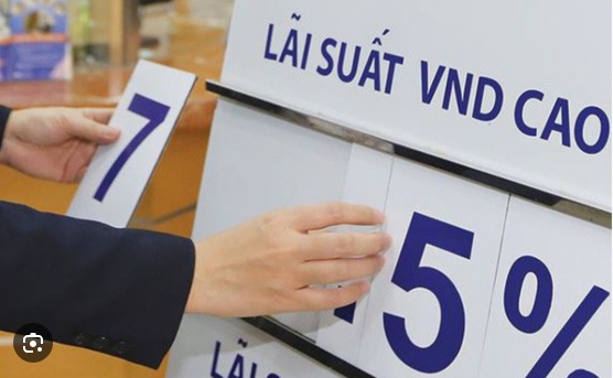 Tín dụng tăng nhanh, lãi suất khó giảm trong ngắn hạn