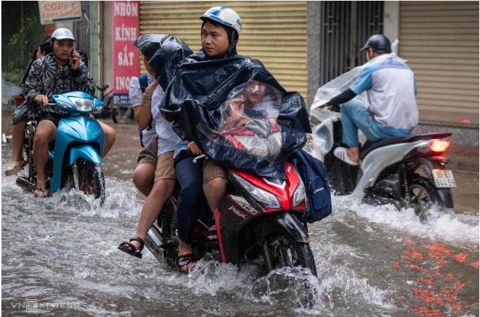 Hà Nội xuất hiện hàng loạt điểm ngập