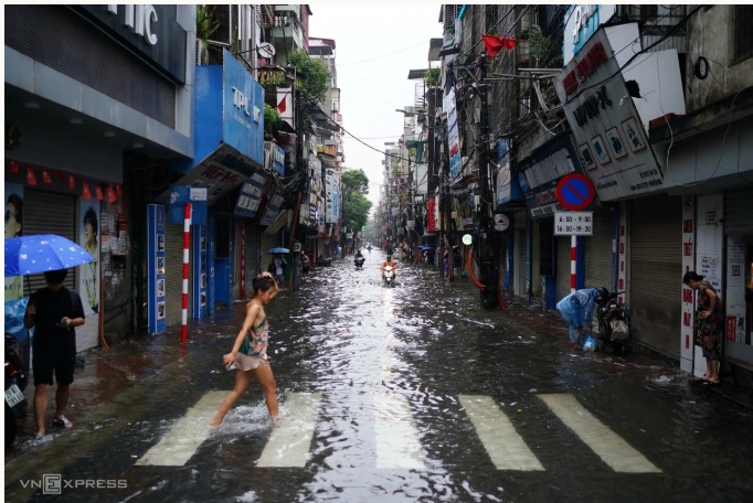 Hà Nội xuất hiện hàng loạt điểm ngập