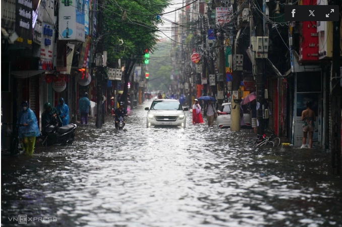 Hà Nội xuất hiện hàng loạt điểm ngập