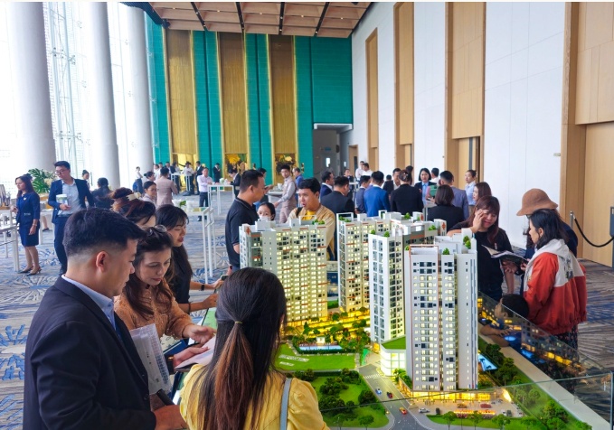 Môi giới bất động sản tất bật thi chứng chỉ hành nghề