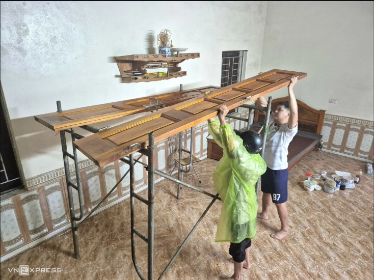 Người dân ngoại thành Hà Nội chạy lũ