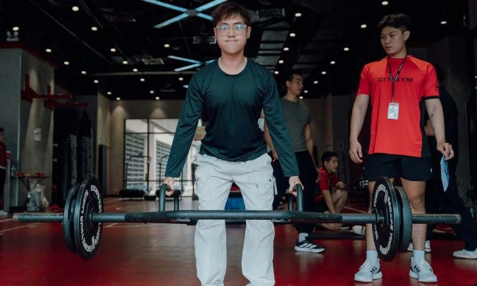 Phòng gym cao cấp hụt hơi
