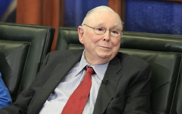 Bài học vượt bão tài chính từ Charlie Munger: "Bạn có thể khóc, nhưng không được bỏ cuộc"