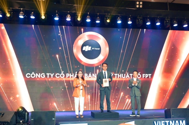 FPT Retail hai năm liên tiếp được Forbes Việt Nam vinh danh trong Top 50 Công ty niêm yết tốt nhất