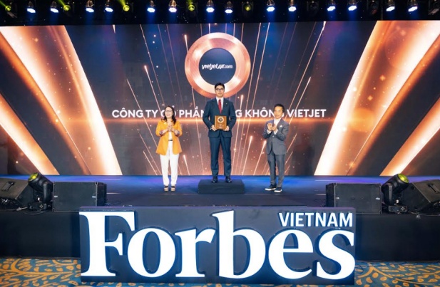 Forbes tiếp tục vinh danh Vietjet trong Top 50 công ty niêm yết tốt nhất Việt Nam 2026