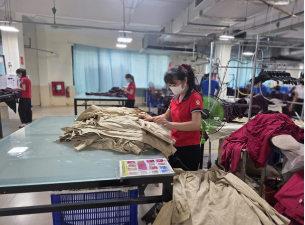 Nhập siêu chạm kỷ lục 23,5 tỷ USD: Điều gì đang xảy ra với cán cân thương mại?