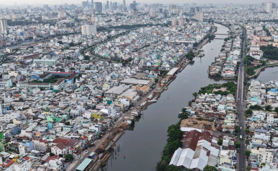 Di dời 5.800 nhà ven kênh Đôi, mở đường Phạm Thế Hiển lên 30m