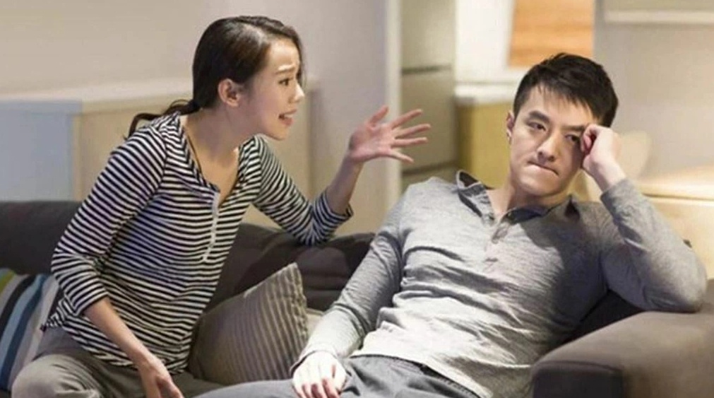 Chồng lương thấp bị chê 'không đáng mặt đàn ông'