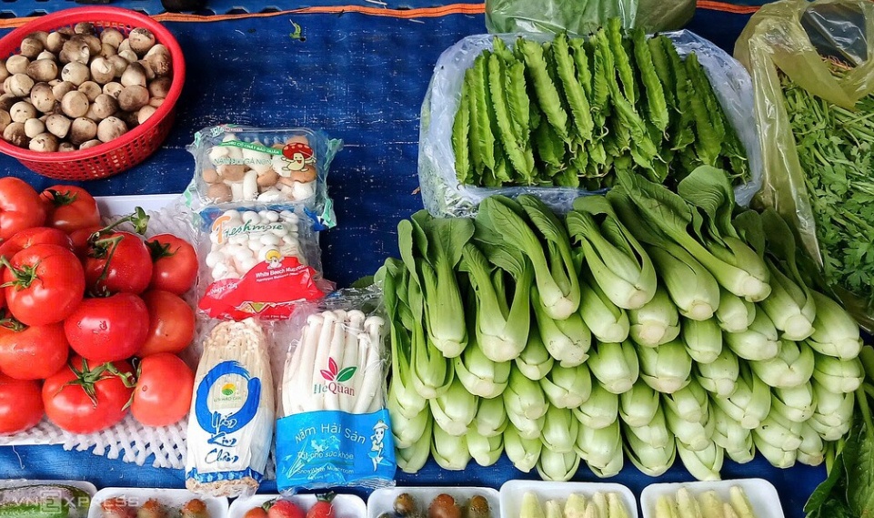Giá rau củ tăng khi mưa kéo dài