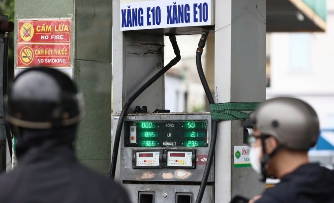 Giá xăng, dầu cùng tăng