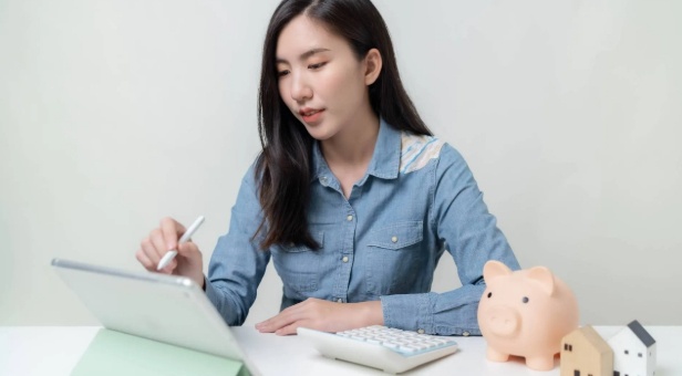 Bài toán cân đối tài chính cá nhân được đặt ra thế nào khi chi phí cuối năm tăng?