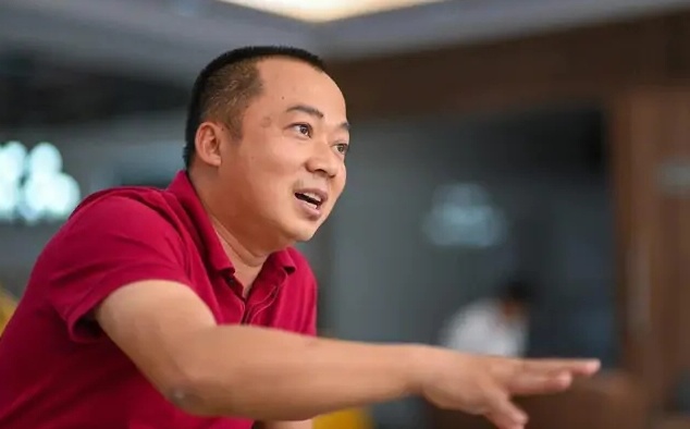 Nhận thù lao tương đương 15 chiếc VinFast VF3, CEO Điện Máy Xanh tiếp tục "gom" cổ phiếu DMX