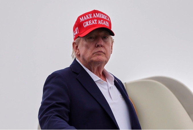 Nghị sĩ Dân chủ kêu gọi luận tội ông Trump