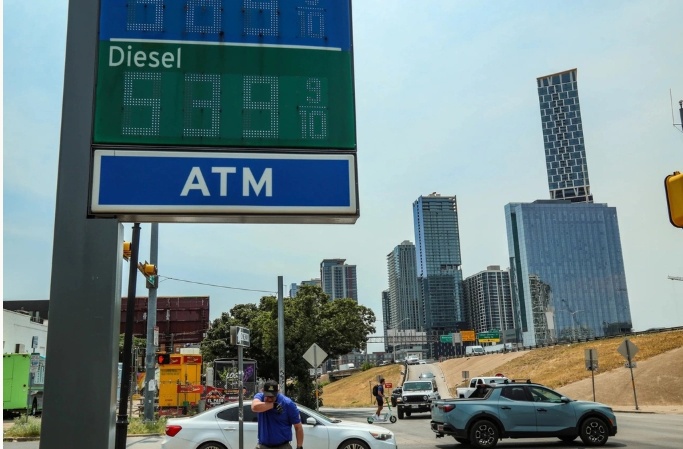 Texas ban bố tình trạng thảm họa vì giá xăng cao