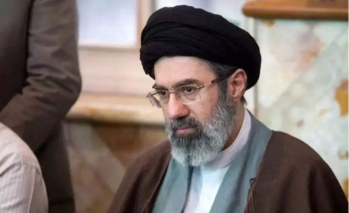 Lãnh tụ Iran tuyên bố sẽ 'đẩy kẻ thù khỏi biển Arab'