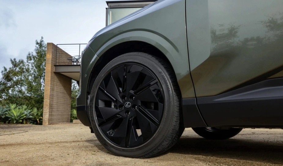 Lexus TZ - SUV 7 chỗ thuần điện, giá từ 64.000 USD