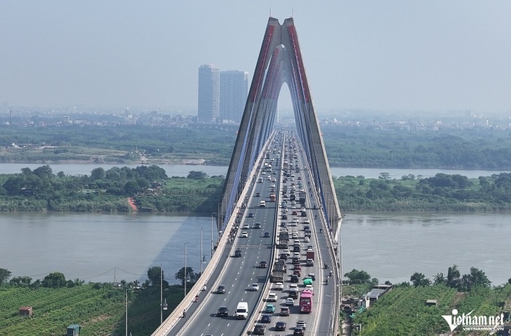Hà Nội tháo biển khoảng cách trên cầu Nhật Tân: Bài học từ một quyết định vội?