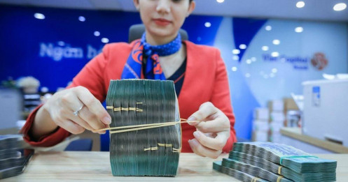 Lãi suất qua đêm về sát 0%