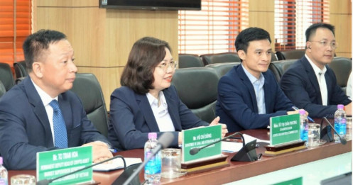 Việt Nam và Singapore ký biên bản đưa cổ phiếu lên sàn của nhau