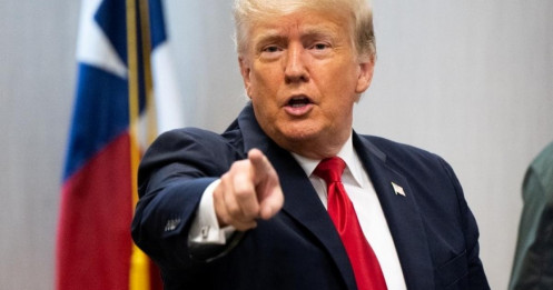 Trump "mở ví" trước giờ bỏ phiếu