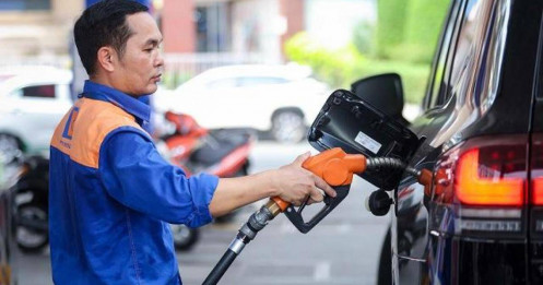 Xăng dầu tự quyết, ai hưởng lợi?
