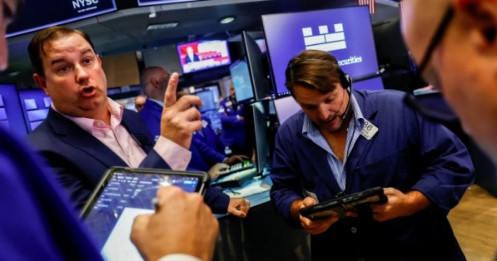 Dow Jones quay đầu giảm hơn 340 điểm