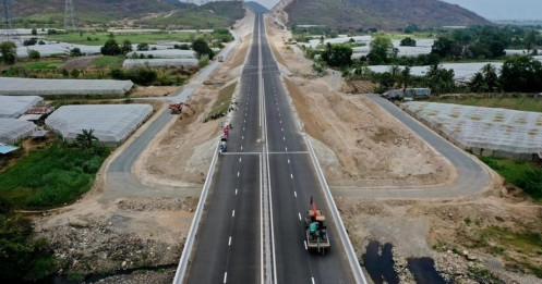 Phó Thủ tướng thường trực: Tháo gỡ điểm nghẽn, khơi thông nguồn lực các công trình trọng điểm