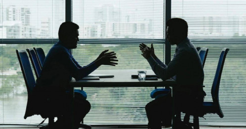 Làn sóng bán vốn nghìn tỷ ngành ngân hàng: Cần giá tốt hay "mối duyên"?
