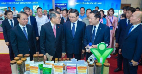 Thủ tướng: Doanh nghiệp thương hiệu Việt Nam phải trở thành lợi thế cạnh tranh chiến lược của nền kinh tế