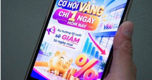 Nhân viên ngân hàng 'săn' khách gửi tiền trước khi hạ lãi suất