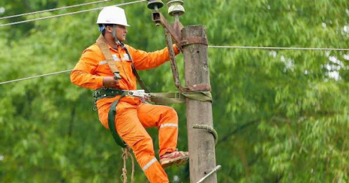 Tiết kiệm điện hay chuyển gánh nặng chi phí?