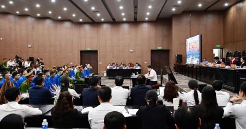 Bí mật trong nhóm chat 'đầu tư rượu vang' của Mr Pips với luật sư và hai công an