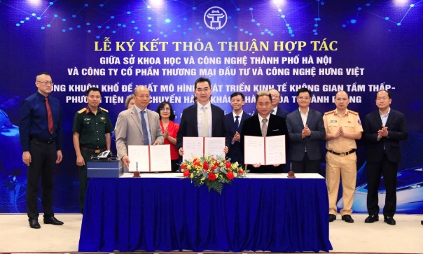 Vốn vỏn vẹn 10 tỷ đồng, ai đứng sau dự án “taxi bay” tại Hà Nội?