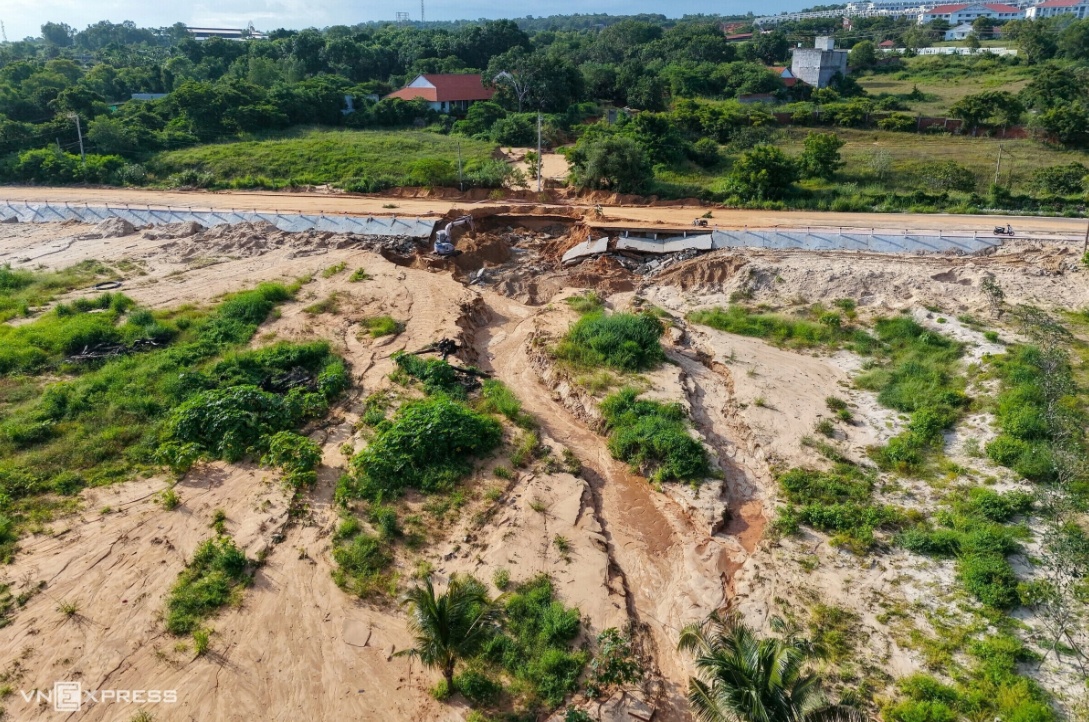 Vì sao lũ cát đỏ uy hiếp khu dân cư, resort ở Mũi Né?