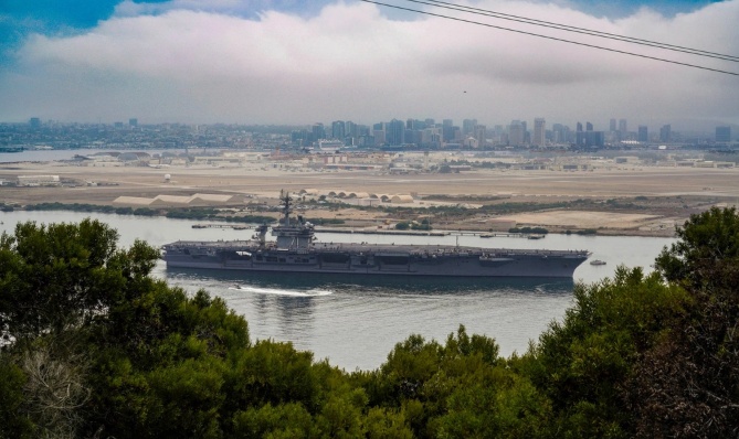 Mỹ 'điều thêm tàu sân bay, hàng nghìn binh sĩ' đến gần Iran
