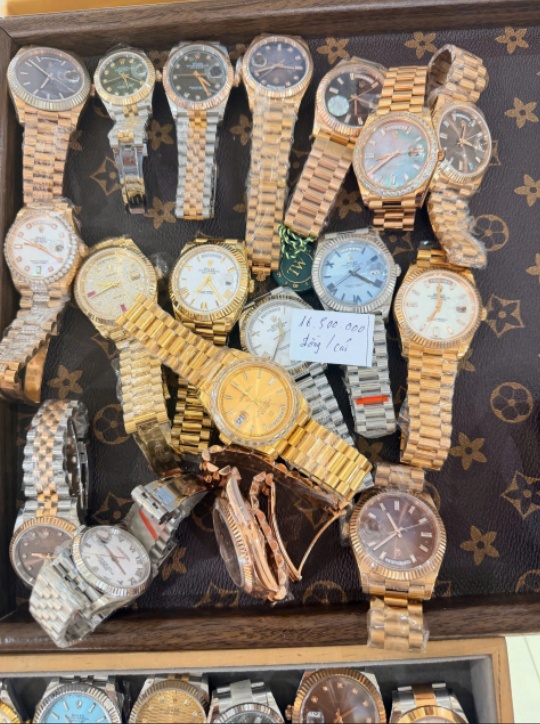 Giám đốc Công ty Dwatch bị bắt vì bán Rolex, trang sức Hermes giả