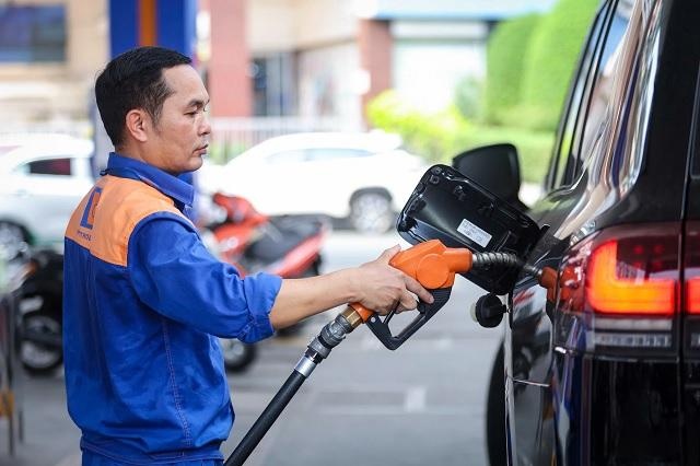 Cuộc chơi xăng dầu nghiêng về "ông lớn"?