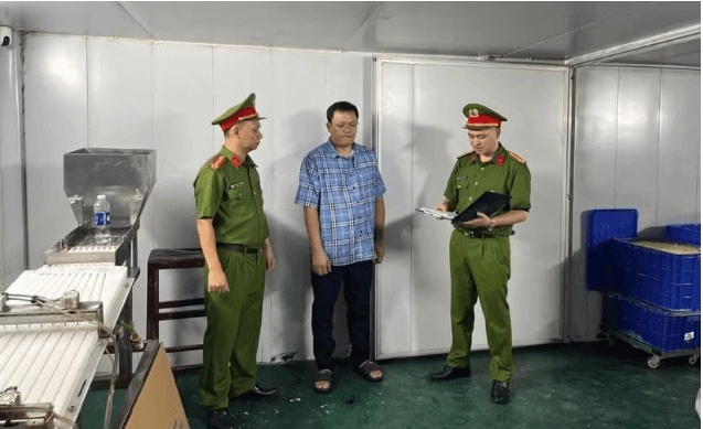 Hơn 1,2 triệu lọ C sủi giả: Công ty vốn 2 tỷ nhưng đăng ký tận 181 ngành nghề
