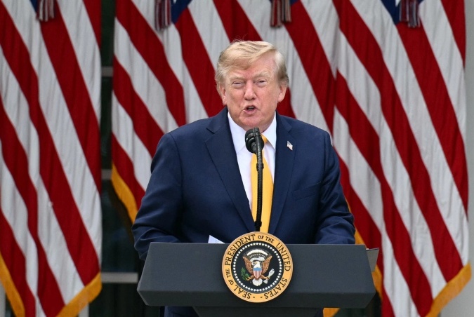 Ông Trump nói giá xăng dầu tăng do Ukraine tập kích Nga