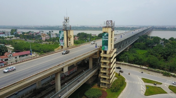 Hà Nội cấm xe tải, xe khách từ 16 chỗ qua cầu Thăng Long