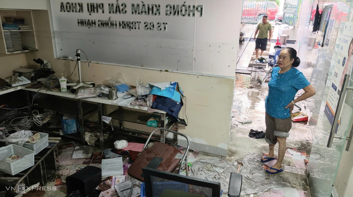 Hầm xe khu biệt thự ở TP HCM ngập hơn một mét