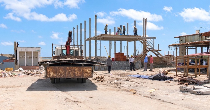 Tháo dỡ lều quán bủa vây nhà thờ đổ Hải Lý