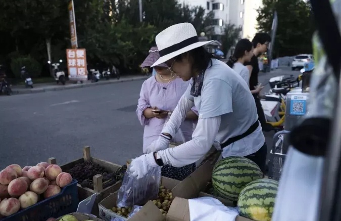 Nữ Giám đốc mất việc, bán hàng rong để trả nợ mua nhà