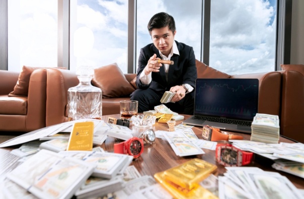 81 công ty và màn kịch sàn chứng khoán quốc tế của Phó Đức Nam