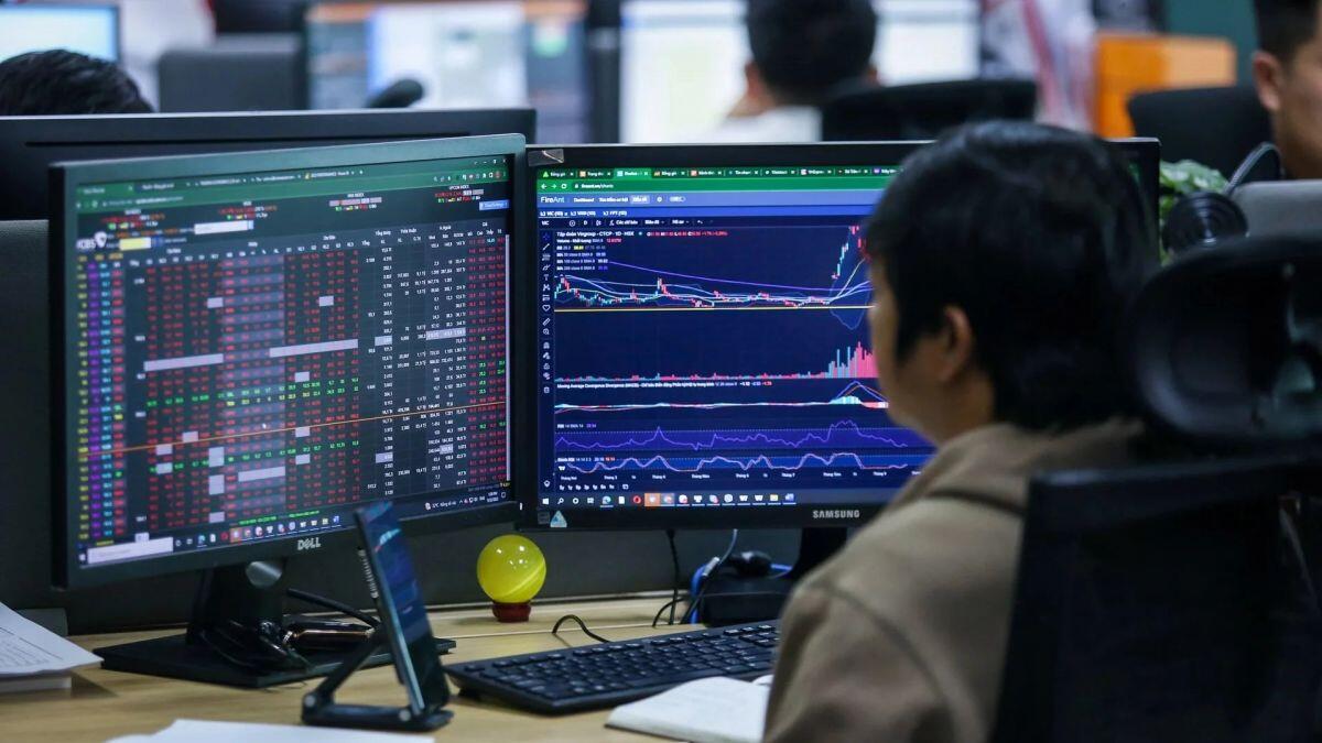 GDP tăng 9%, chứng khoán vẫn "khát tiền"