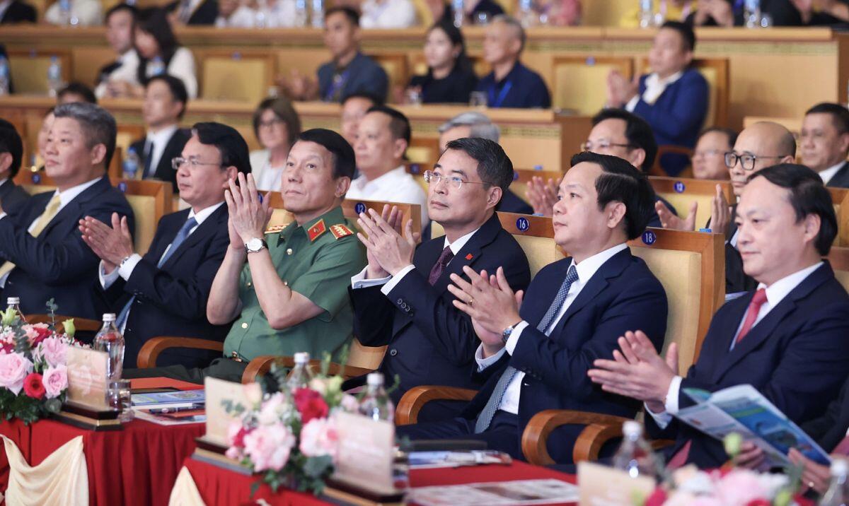 Thủ tướng: Hưng Yên cần quyết tâm lên thành phố trước năm 2030