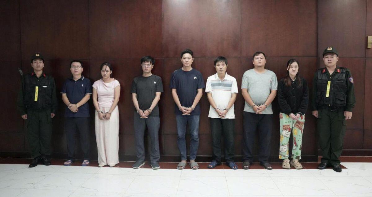 Hàng loạt Giám đốc, Phó Giám đốc ở TPHCM bị khởi tố: Công an thu giữ 22 con dấu